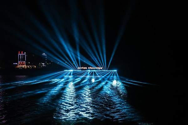 《隆回心声》大型城市情景灯光SHOW 在隆回赧水河畔璀璨上演