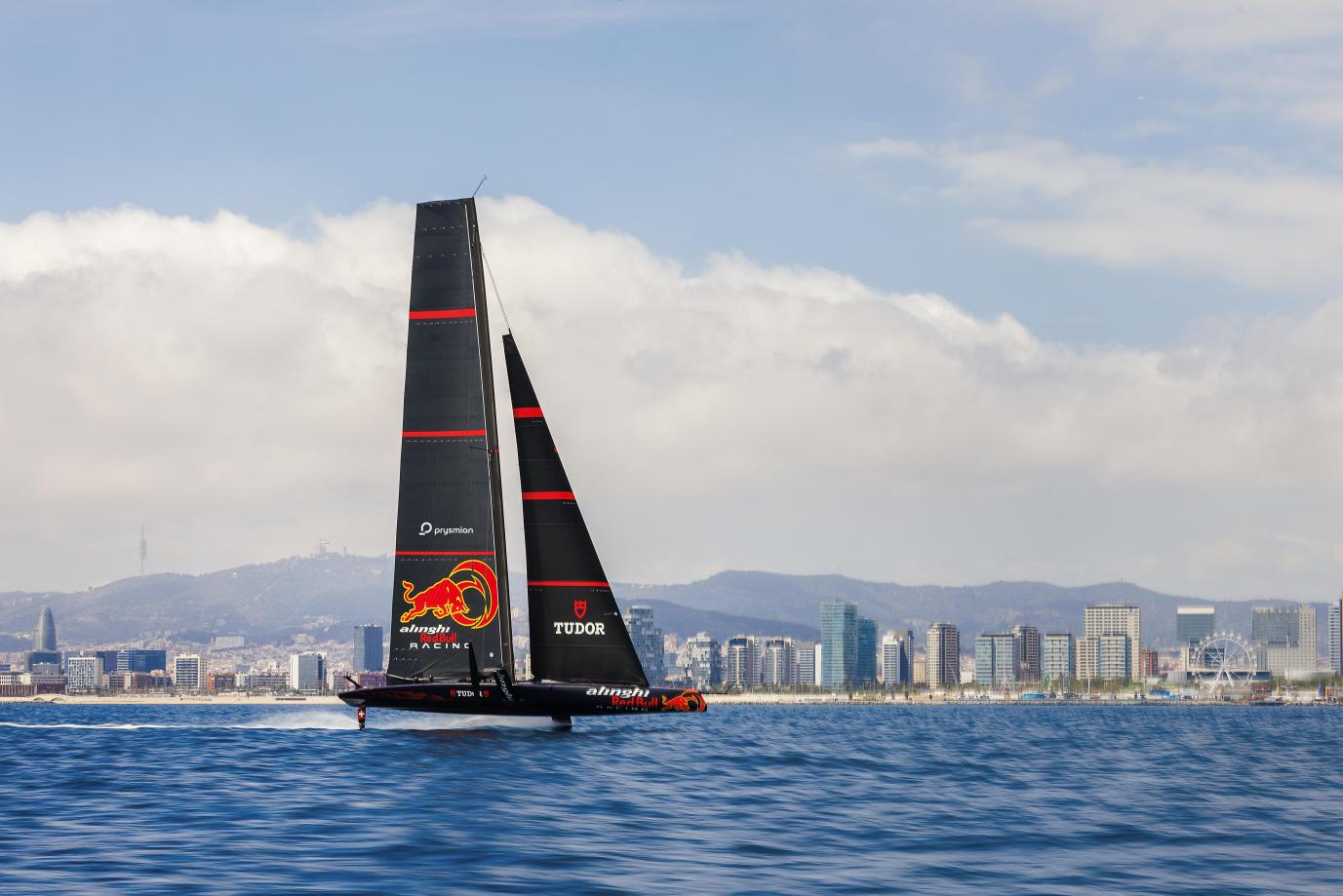  Roca乐家 倾情赞助 2024年第37届巴塞罗那美洲杯帆船赛“阿灵基红牛帆船队” 
